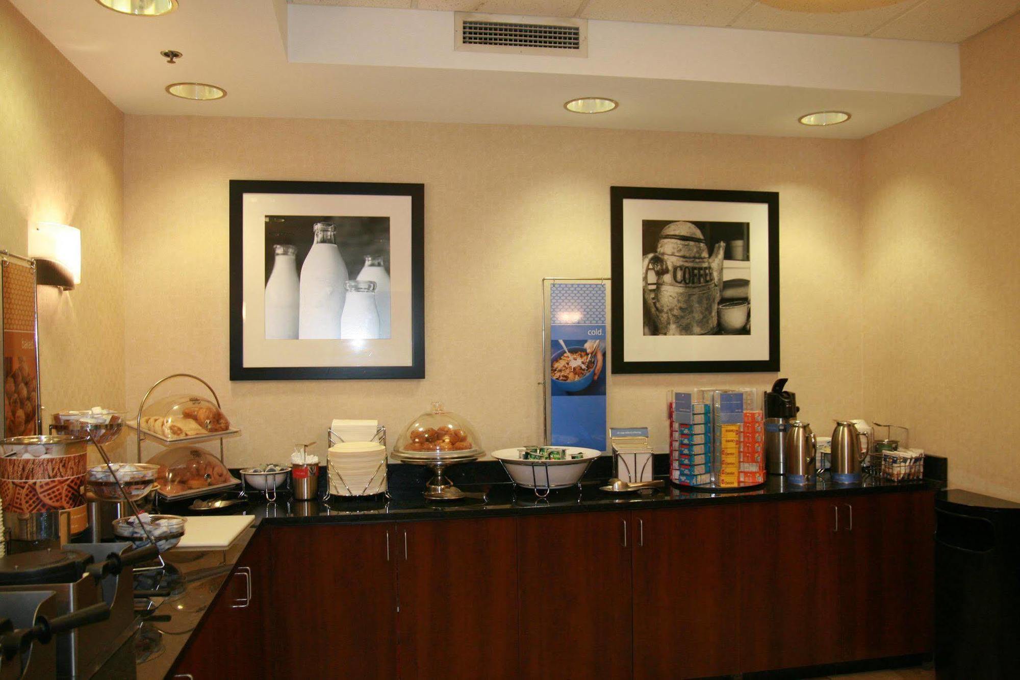 Hampton Inn Chicago Elgin/I-90 Restaurant photo